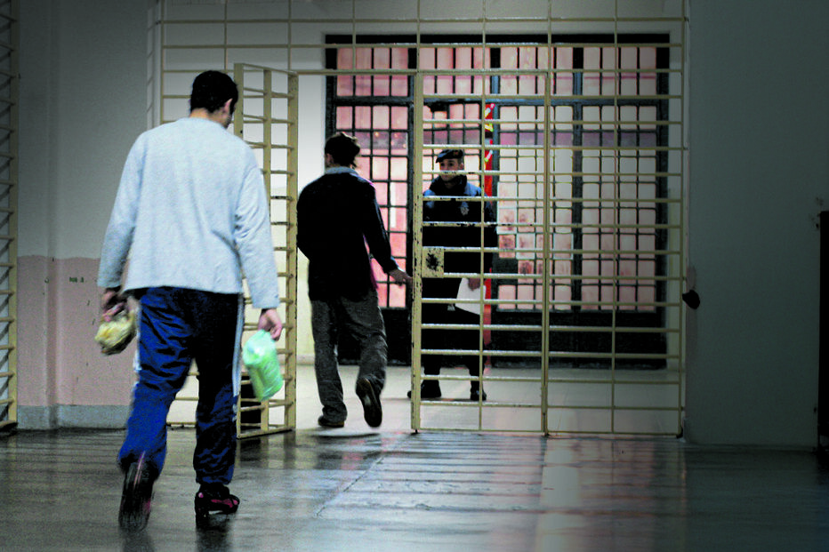 Reclusos do PCC em Portugal escapam ao radar dos serviços prisionais