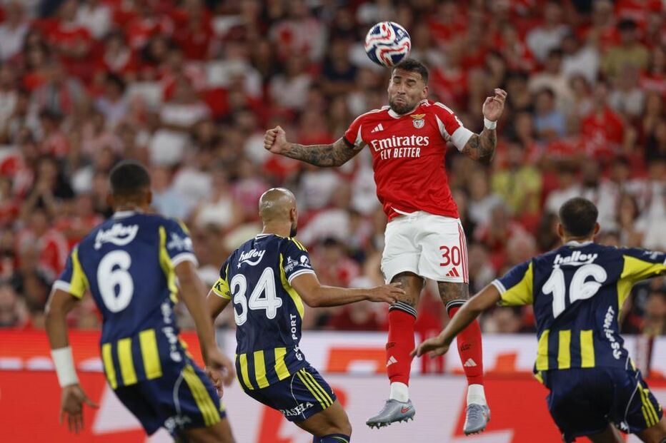Benfica vence Fenerbahçe e conquista a Eusébio Cup por 3-2