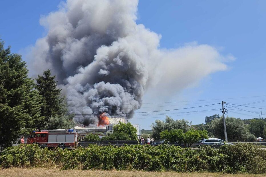 incêndio que deflagrou em fábrica de materiais em Coimbra