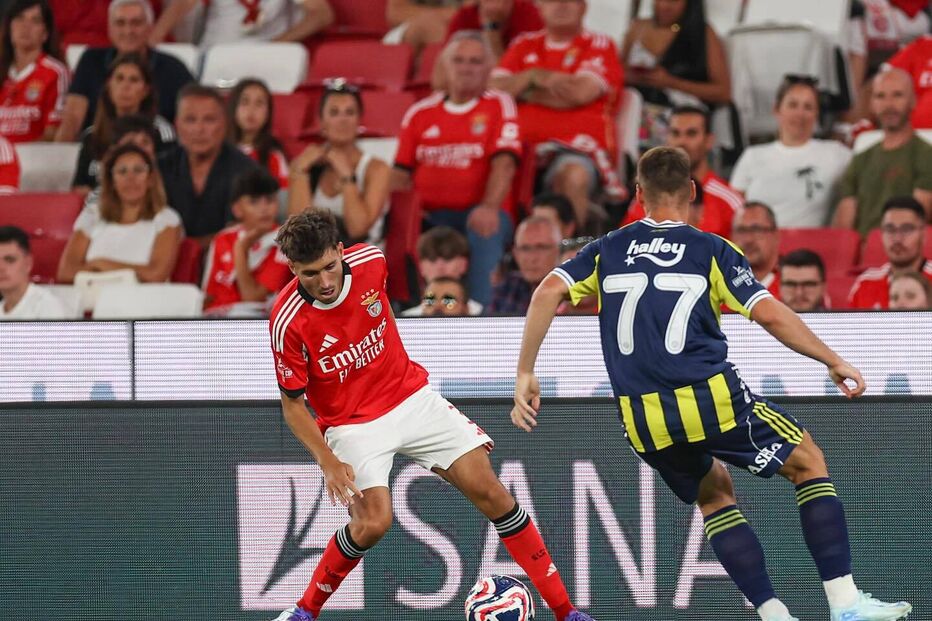 Jogadores do Benfica festejam vitória na Eusébio Cup num restaurante em Lisboa