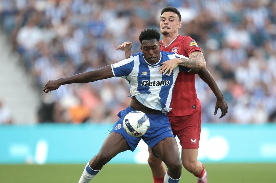 FC Porto vence Twente com golo de penálti de William Gomes, num jogo de pré-época no Estádio do Dragão