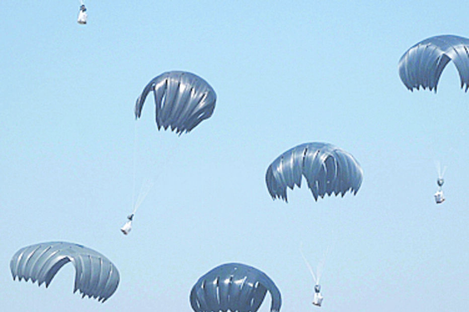 Ajuda à população de Gaza chegou por terra e pelo ar. A ONU alerta, contudo, que o alívio das restrições é insuficiente. Pede que todas as fronteiras sejam abertas para acudir aos necessitados