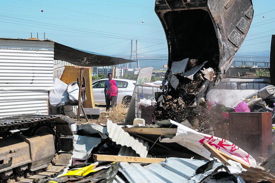 O Bairro do Talude começou a ser demolido, mas uma providência cautelar travou a ação
