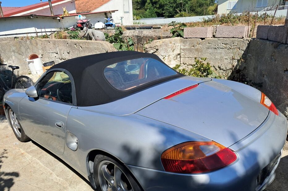 GNR recupera Porsche furtado na Suíça, em Santa Maria da Feira, Aveiro
