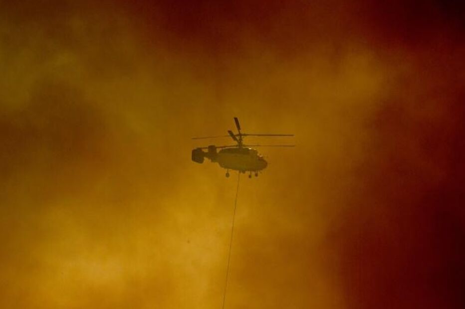  Helicóptero Kamov durante o incêndio que lavra desde sábado na freguesia de Lourido, Ponte da Barca