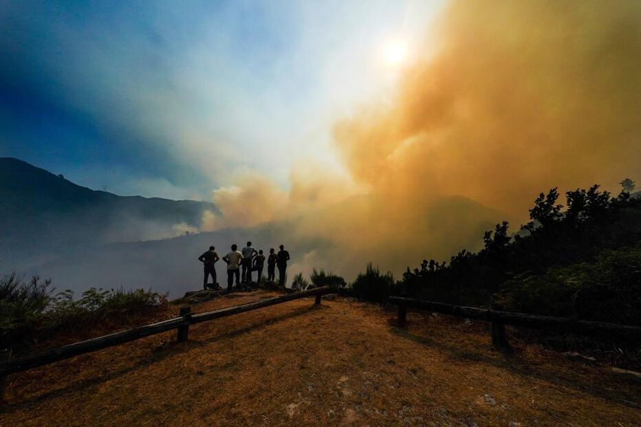 Incêndio que lavra desde sábado na freguesia de Lourido, Ponte da Barca