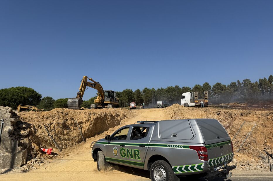 Incêndio em Leiria combatido por 133 operacionais, meios aéreos e terrestres. GNR e PSP no local
