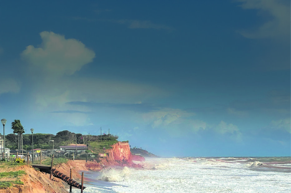 Areia da praia do Forte Novo, em Quarteira, foi levada pela ondulação