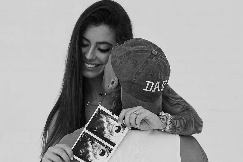 Ricardo Mangas, lateral do Sporting, e Carly Santos esperam o primeiro filho