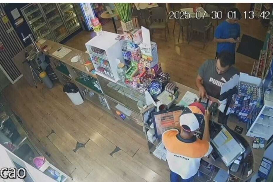 Roubo de tabaco filmado numa loja após falha no pagamento