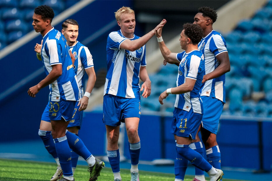FC Porto vence Famalicão em jogo-treino: Froholdt, Samu e Pepê marcam no Estádio do Dragão