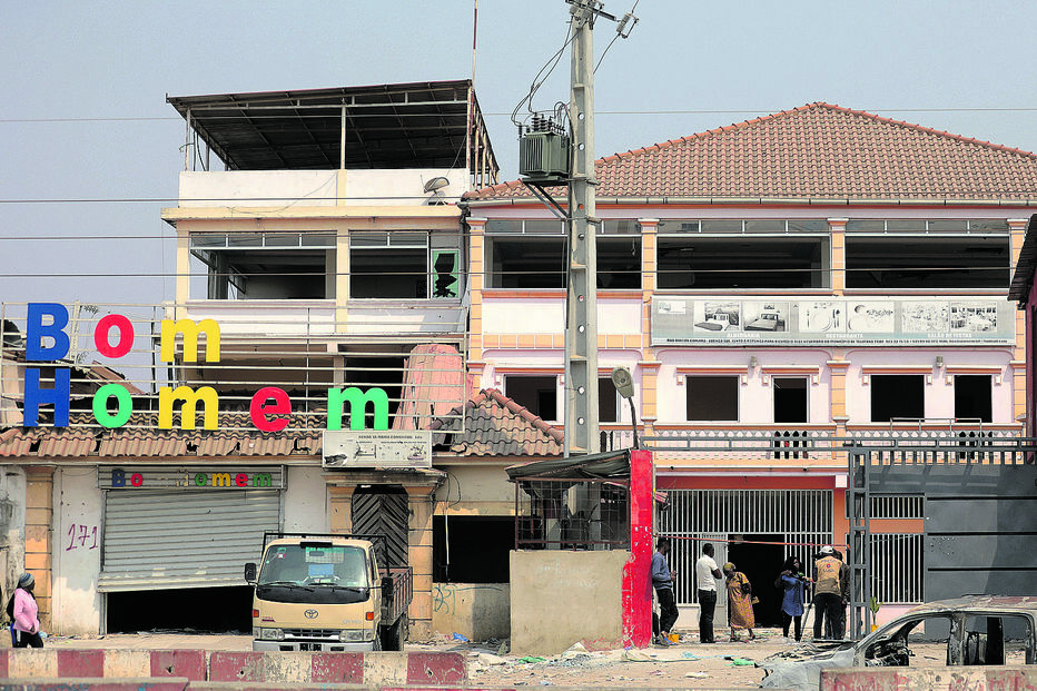 Situação em Luanda começa a regressar a normalidade, mas ainda há uma forte presença policial nas ruas