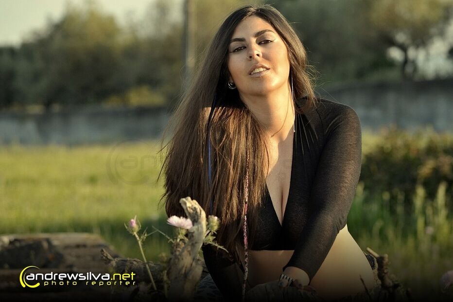 Sara Godinho, candidata do Chega em Moura, destaca-se com imagem nas redes sociais