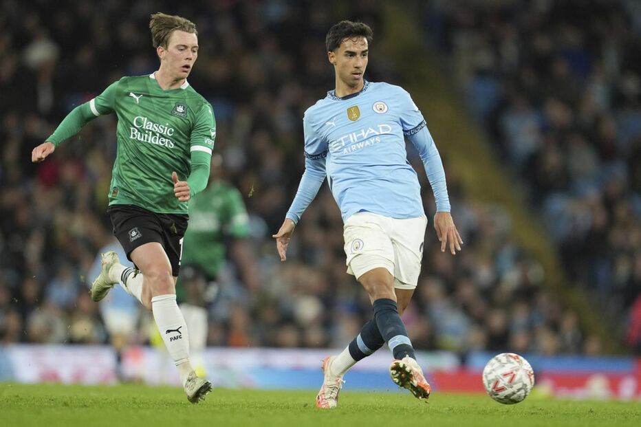 Vitor Reis, central brasileiro, pode reforçar o FC Porto por empréstimo