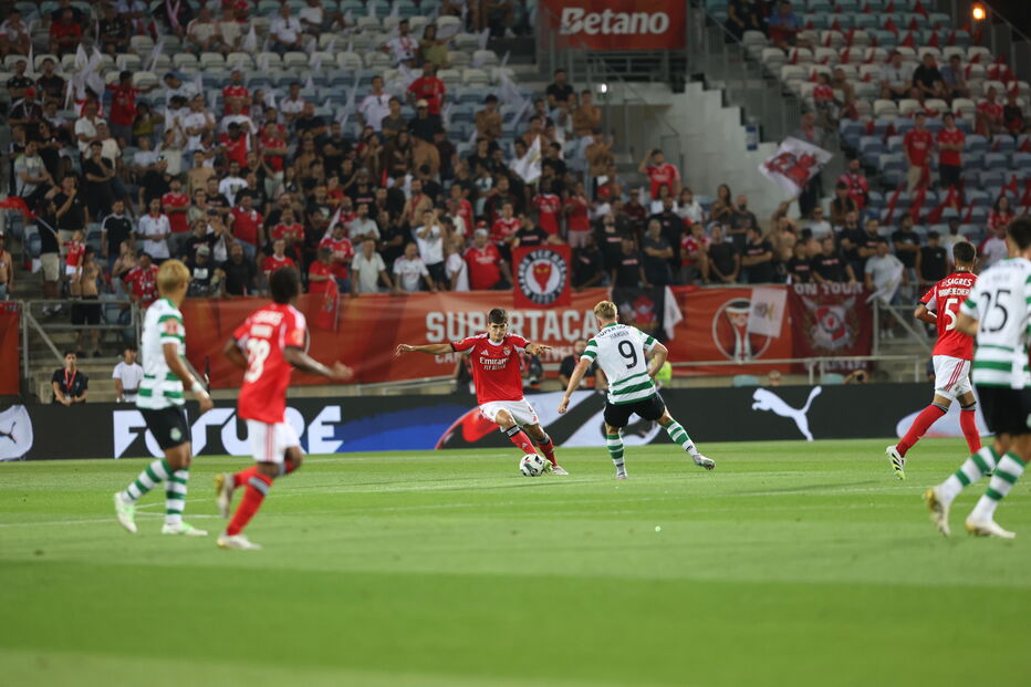 Jogo entre Sporting e Benfica no Estádio do Algarve na Supertaça