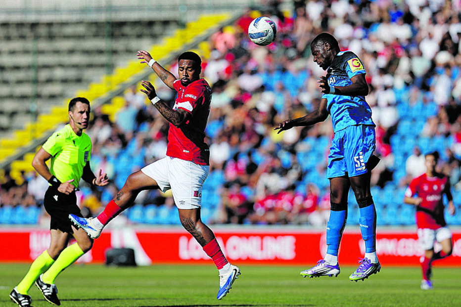 Santa Clara operou reviravolta no Estádio de São Miguel