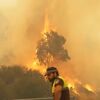 <![CDATA[ Incêndio em Fafe corta A7 e EN 206. Bombeiros protegem cemitério ]]>