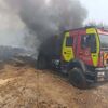 <![CDATA[ Veículo dos bombeiros de Alcochete ardeu no combate ao fogo em Sirarelhos ]]>