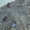 <![CDATA[ Turistas arriscam a vida a descer arriba e tiveram de ser resgatados através de cordas pelos bombeiros em Vila do Bispo ]]>