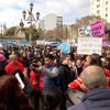 <![CDATA[ Reformados argentinos protestam contra veto de Milei ao aumento da pensão ]]>