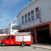 <![CDATA[ Mulher dá à luz em ambulância dos bombeiros à porta de casa na Amadora ]]>