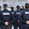 <![CDATA[ Mirone vigia mulheres polícia durante o duche em casas da PSP em Lisboa ]]>