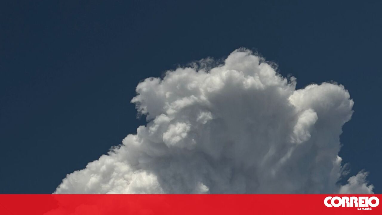 Giant Smoke Cloud from Vila Real Wildfire Visible for Kilometers - A Natural Phenomenon Unfolds