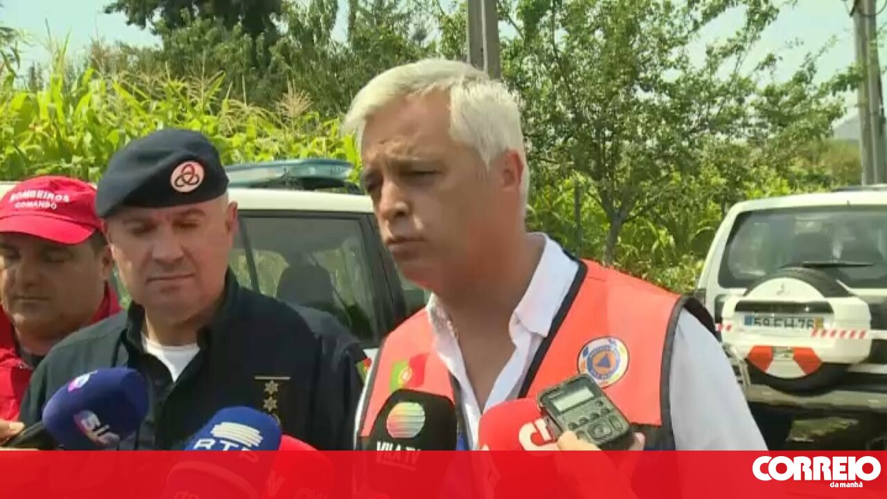 <![CDATA[ "População e bombeiros estão exaustos": Presidente da Câmara de Vila Real faz ponto de situação ]]>