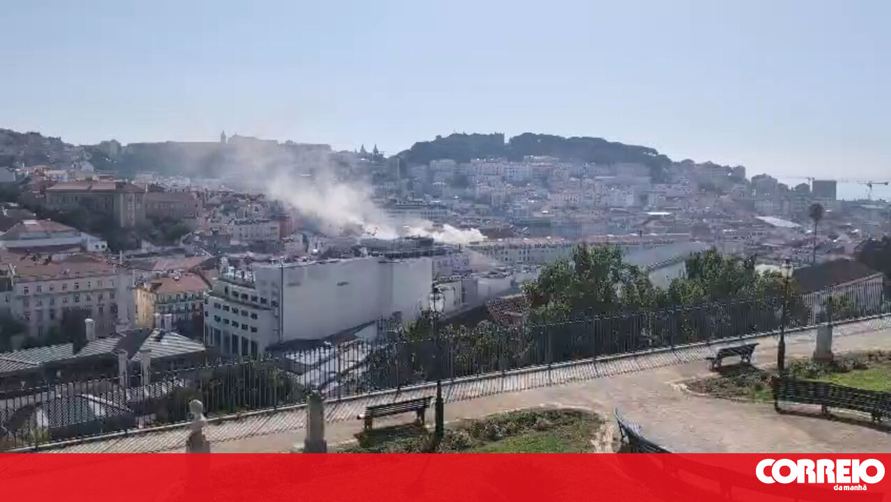 Quick Response Saves the Day: Rossio Restaurant Fire Extinguished in 10 Minutes, Employee Injured