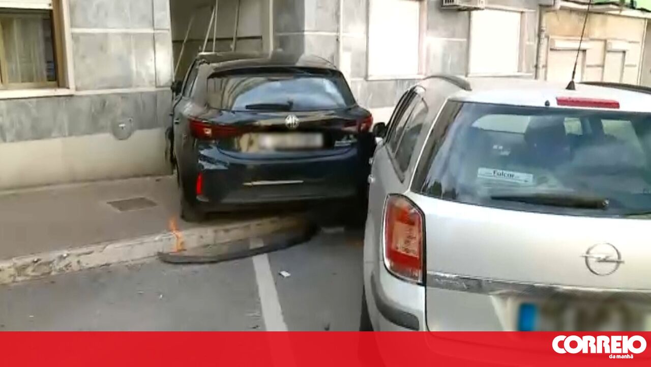 Shocking Car Crash in Amadora: Vehicle Veers Off and Slams into Building, Two Injured