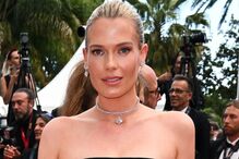 Eliza Spencer, sobrinha da princesa Diana, anuncia noivado com Channing Millerd em Santorini.
