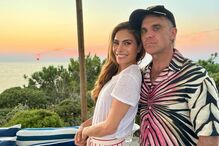 Robbie Williams aproveita férias na Comporta com companhia especial