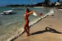 Sónia Araújo exibe a sua excelente forma física durante as férias em Sanxenxo