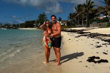 Sónia Araújo desfruta de férias em Sanxenxo com o marido, Vítor Martins