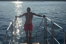 David Beckham aproveita dia de sol com a família num barco