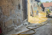 Habitação parcialmente destruída pelas chamas na Maia