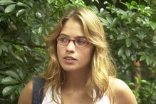 Atriz Thaís Vaz recorda agressão do ex-namorado em Cabo Frio que a deixou cega de um olho