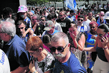 Foi ainda de manhã que surgiram os primeiros adeptos junto ao Dragão, à espera de prestarem a sua homenagem.