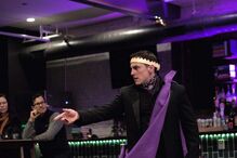 Ator Adam Turck, herói em Richmond, morre ao tentar ajudar mulher numa discussão