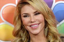 Brandi Glanville sofre queimaduras no rosto após tentar eliminar parasita com creme depilatório