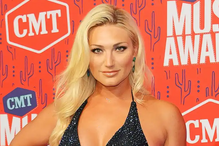 Brooke Hogan homenageia o pai, Hulk Hogan, após o seu falecimento