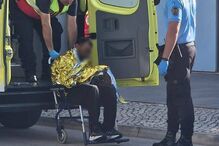Migrantes dão à costa em barco artesanal em Vila do Bispo