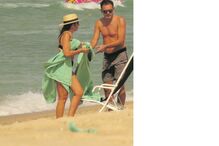 Primeiro-ministro desfruta da praia na melhor companhia  