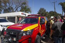 Explosão em fábrica no Paraná causa nove mortos. Bombeiros no local