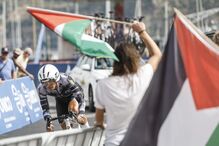 Manifestantes contestam israelitas na Volta a Portugal 
