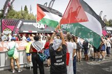Manifestantes contestam israelitas na Volta a Portugal 
