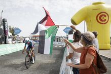 Manifestantes contestam israelitas na Volta a Portugal 