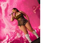 Nelly Furtado responde a críticas sobre o seu corpo com confiança