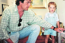 Miguel Sousa Tavares e Martim, hoje com 34 anos