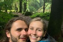 Michael Jackson Jr. anuncia casamento e mostra-se com a noiva na natureza